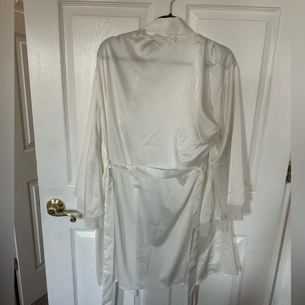 Tulip Short Robe - Picture 3 of 6
